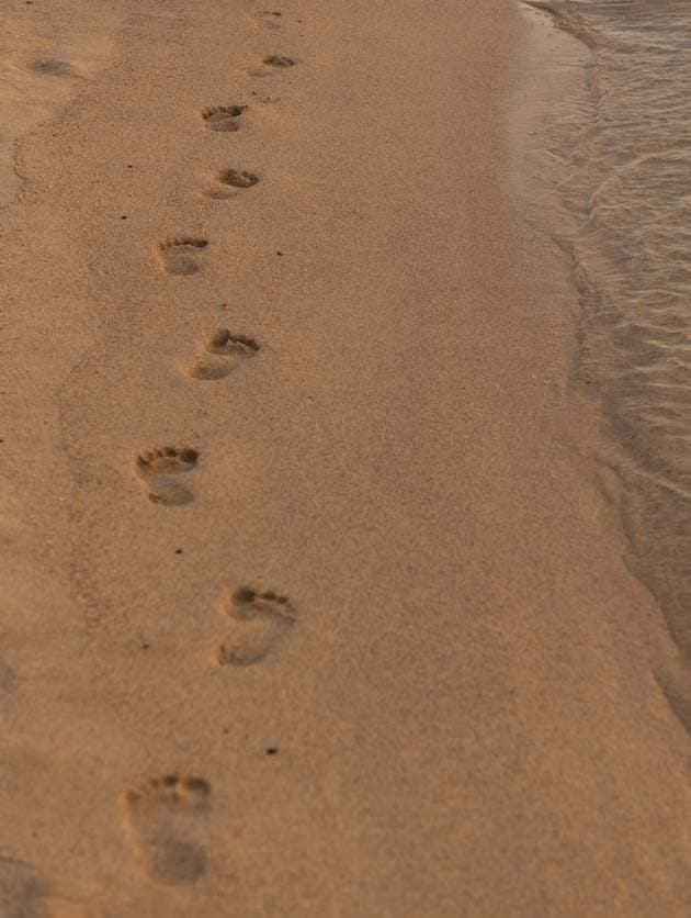 Nuanu-Blog Fußabdrücke im Sand